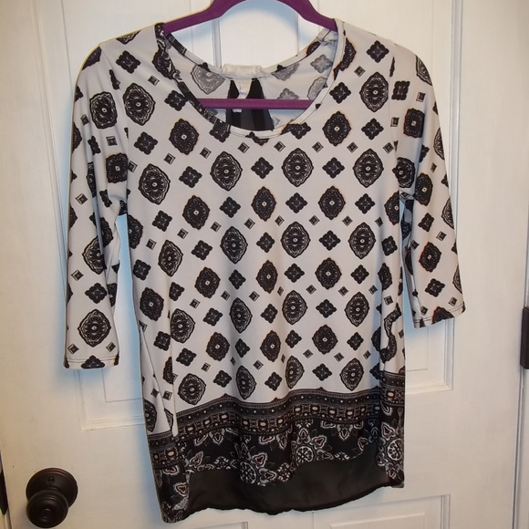 Geometric 3/4 Sleeve Form Fitting Shirt Size Small - Picture 2 of 6